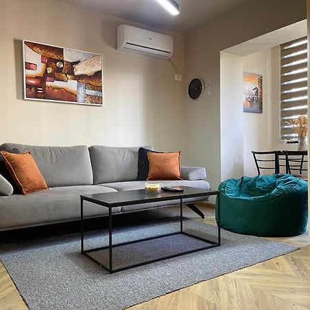 Dea'S Apartment: Hidden Gem Tirana Exterior foto